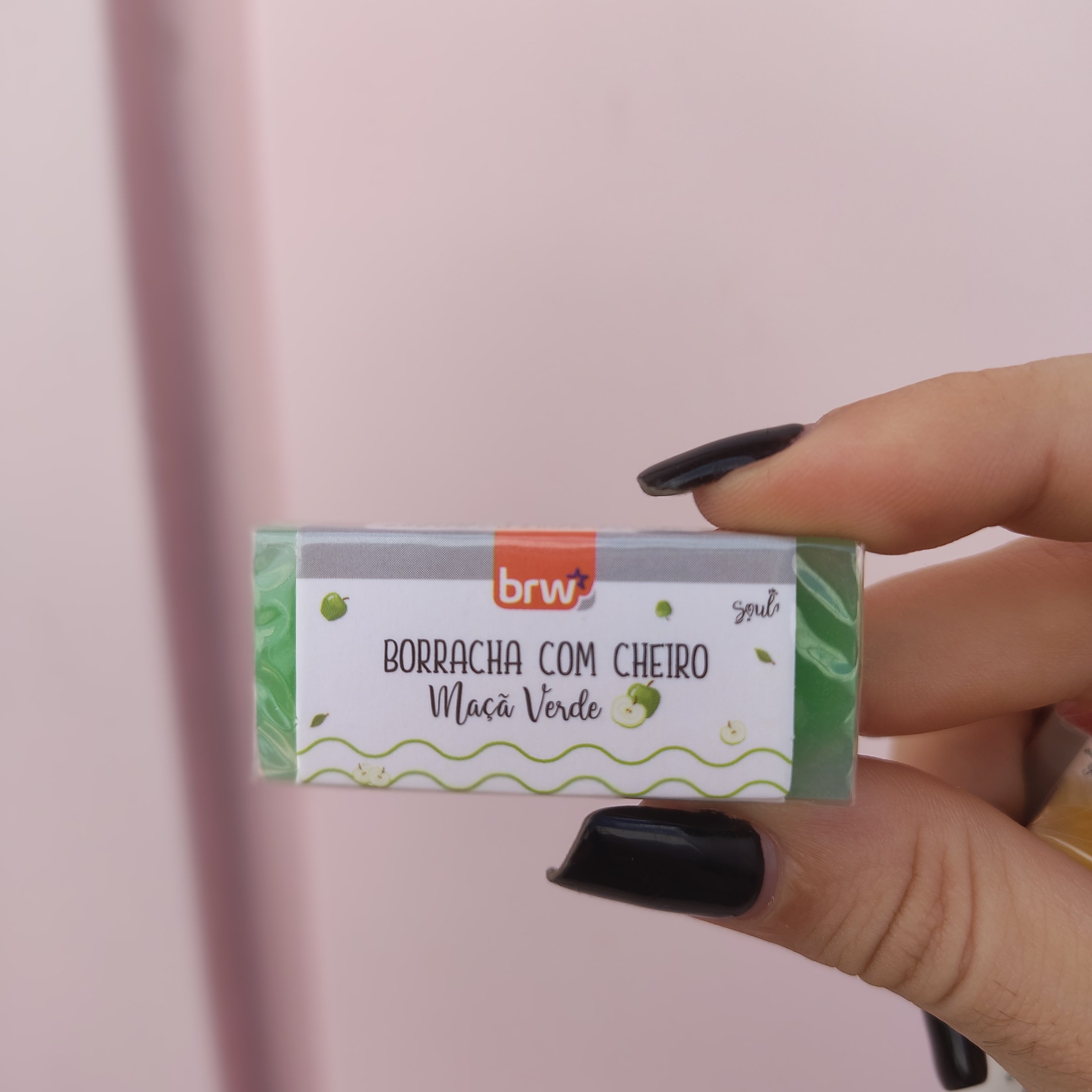 Borracha com cheiro de frutas