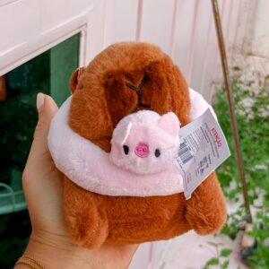 Pelucia chaveiro capivara com a boia