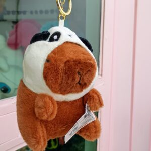 pelucia chaveiro capivara com touquinha de panda